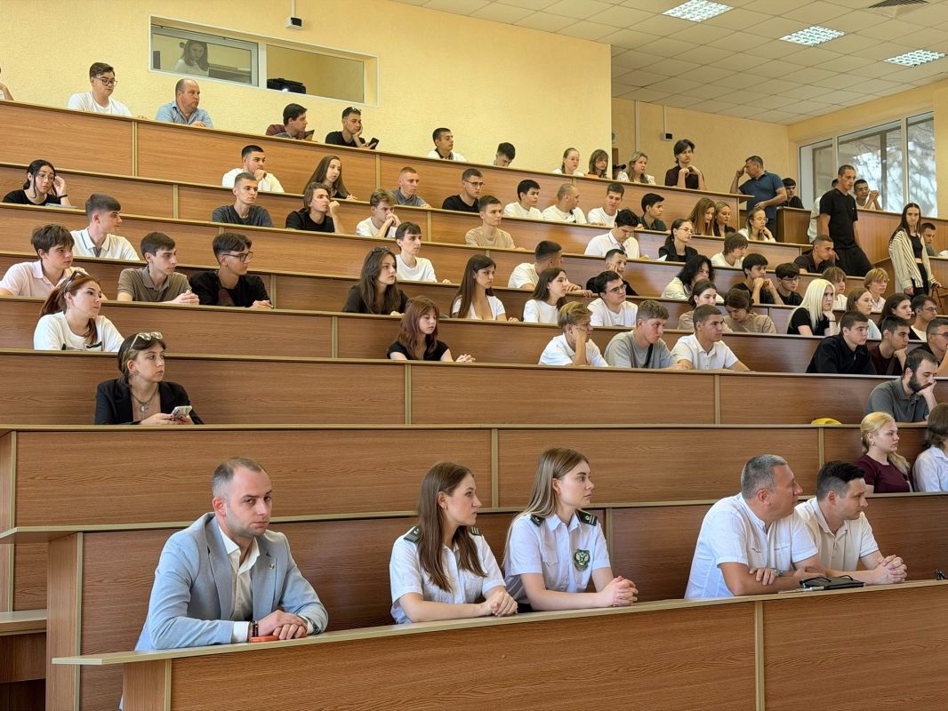 Денис Кратюк провел лекцию для студентов Агротехнологической академии КФУ Денис Кратюк провел лекцию для студентов Агротехнологической академии КФУ