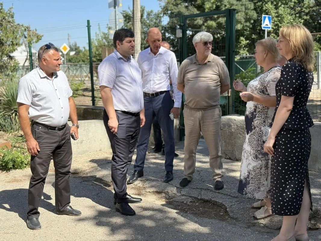 Анушаван Агаджанян: В ходе рабочей поездки в Джанкой уделил особое внимание вопросам подготовки городской инфраструктуры к предстоящему отопительному сезону