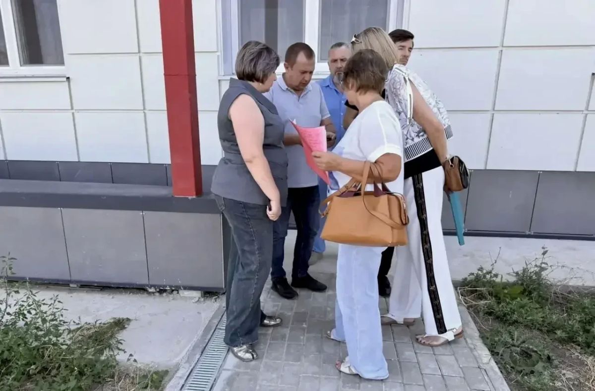 Первый заместитель главы администрации Джанкойского района Анна Трушина совместно с заместителем главы администрации Анастасией Приходько посетили строительство нового детского сада в пгт Вольное Первый заместитель главы администрации Джанкойского района Анна Трушина совместно с заместителем главы администрации Анастасией Приходько посетили строительство нового детского сада в пгт Вольное