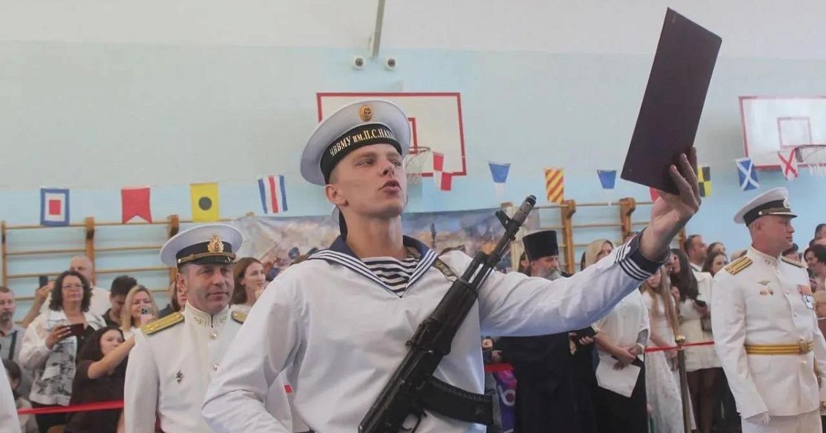 Более 130 первокурсников приняли присягу в Черноморском высшем военно-морском училище
