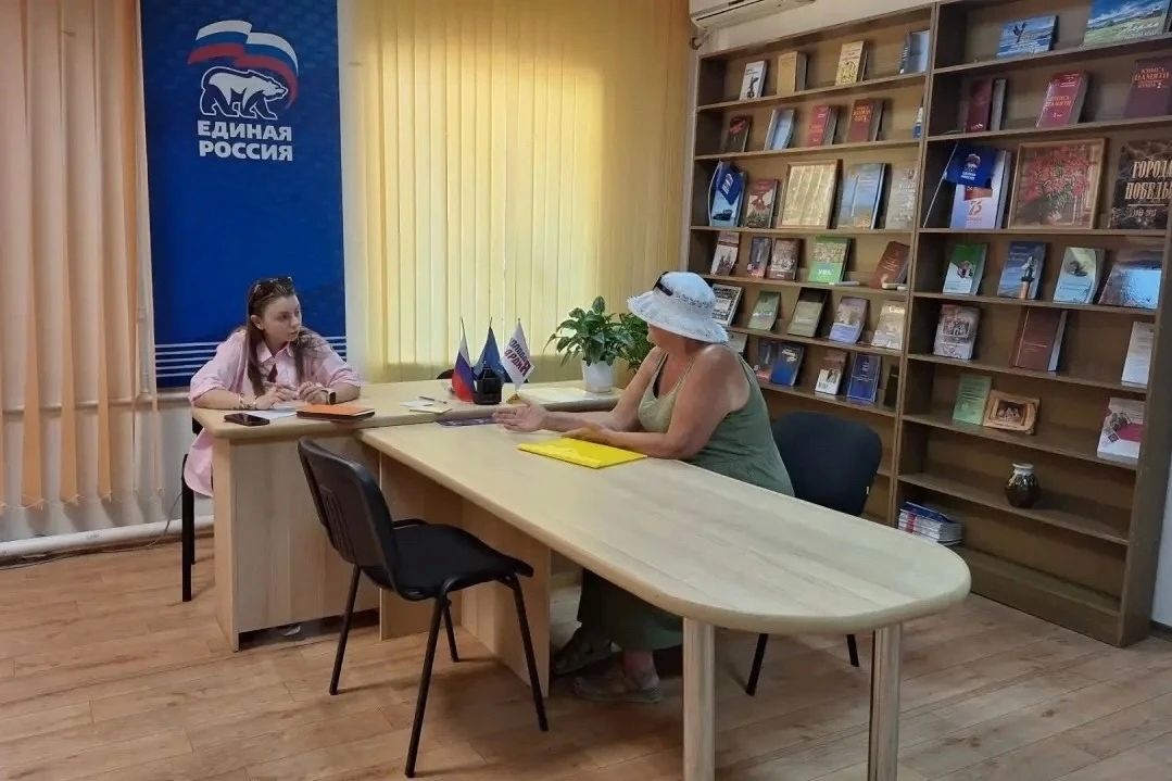 Владимир Константинов: В Крыму депутаты всех уровней регулярно проводят приёмы граждан в общественных приёмных «Единой России» Владимир Константинов: В Крыму депутаты всех уровней регулярно проводят приёмы граждан в общественных приёмных «Единой России»