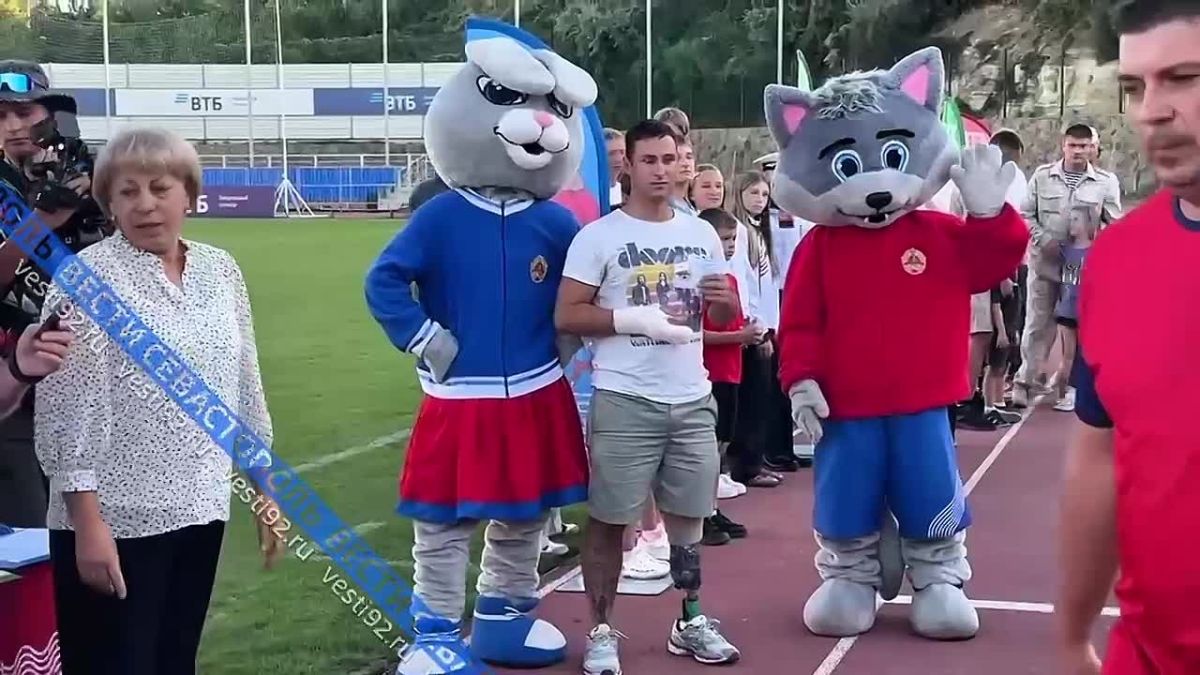 Акция «От значка ГТО - к Олимпийской медали» проходит на стадионе спортивного комплекса имени 200-летия Севастополя