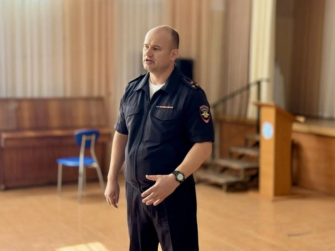 Учащиеся 9-х классов МБОУ «ОКЛ им. Г. Т. Берегового» города Симферополя стали участниками профилактической беседы «Противодействие идеологии терроризма в современных условиях развития общества», посвящённой Дню солидарности... Учащиеся 9-х классов МБОУ «ОКЛ им. Г. Т. Берегового» города Симферополя стали участниками профилактической беседы «Противодействие идеологии терроризма в современных условиях развития общества», посвящённой Дню солидарности...