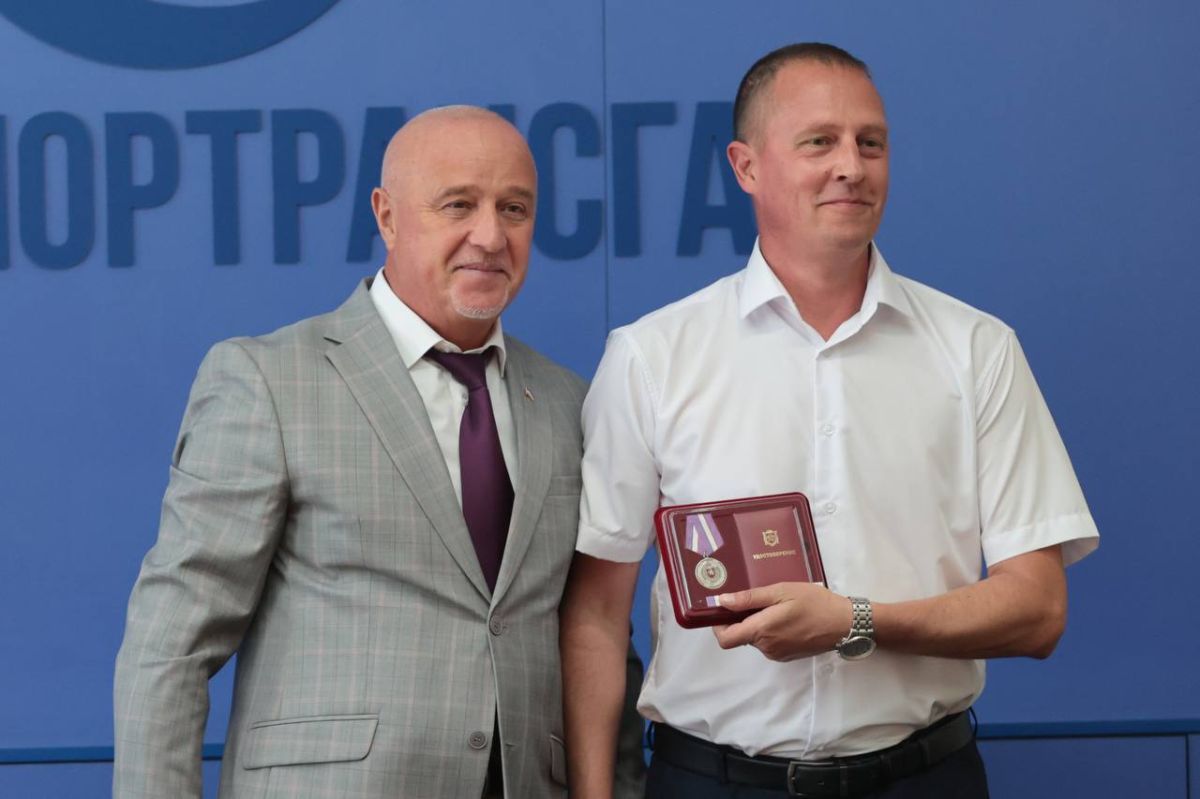Валерий Коваленко поздравил работников нефтегазовой отрасли с профессиональным праздником Валерий Коваленко поздравил работников нефтегазовой отрасли с профессиональным праздником