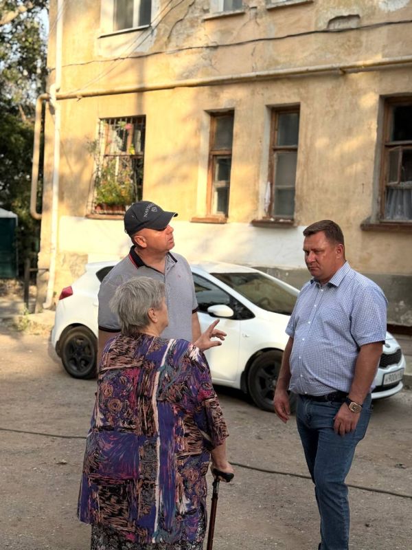 Михаил Афанасьев: Продолжаем с коллегами обходы городских территорий и встречи с председателями МКД Михаил Афанасьев: Продолжаем с коллегами обходы городских территорий и встречи с председателями МКД