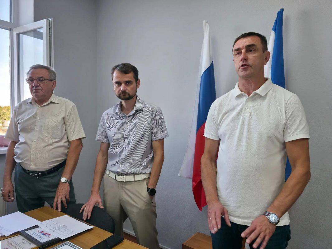 В Черноморском районе поздравили работников нефтяной и газовой промышленности В Черноморском районе поздравили работников нефтяной и газовой промышленности