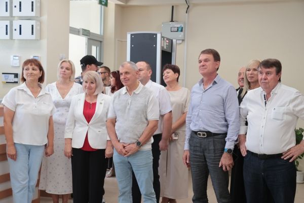 Владимир Константинов посетил Красногвардейский и Первомайский районы Владимир Константинов посетил Красногвардейский и Первомайский районы