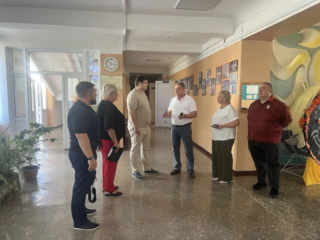 Анушаван Агаджанян: В рамках рабочей поездки в Алуштинский муниципальный округ посетил села Малореченское и Рыбачье, где ознакомился с текущей ситуацией на территории и встретился с местными жителями