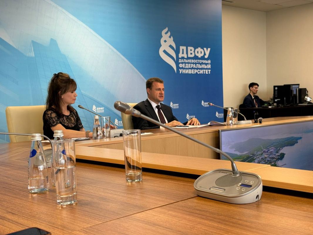 Вчера на #ВЭФ встречался с Минвостокразвития Алексеем Чекунковым