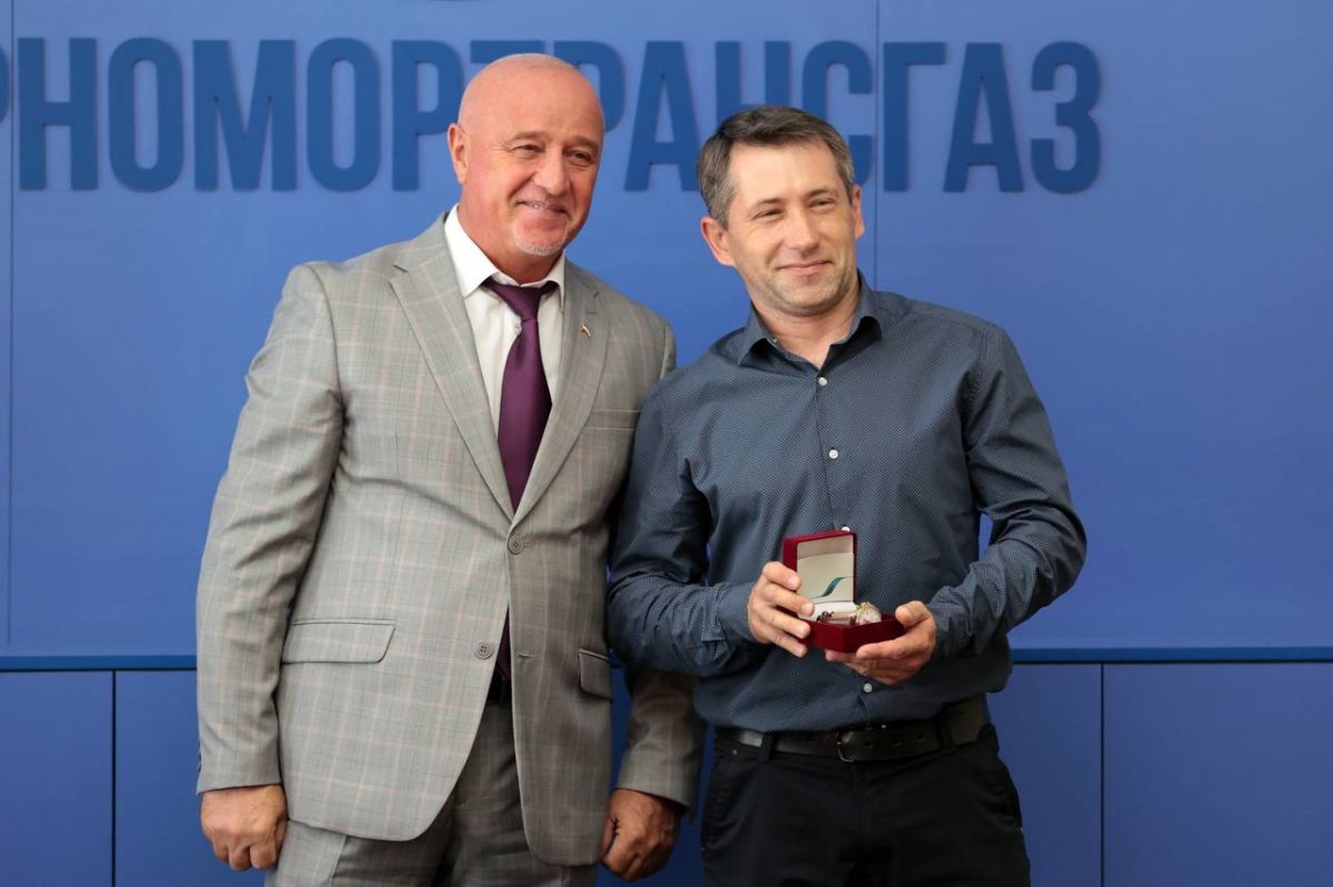 Валерий Коваленко поздравил работников нефтегазовой отрасли с профессиональным праздником Валерий Коваленко поздравил работников нефтегазовой отрасли с профессиональным праздником