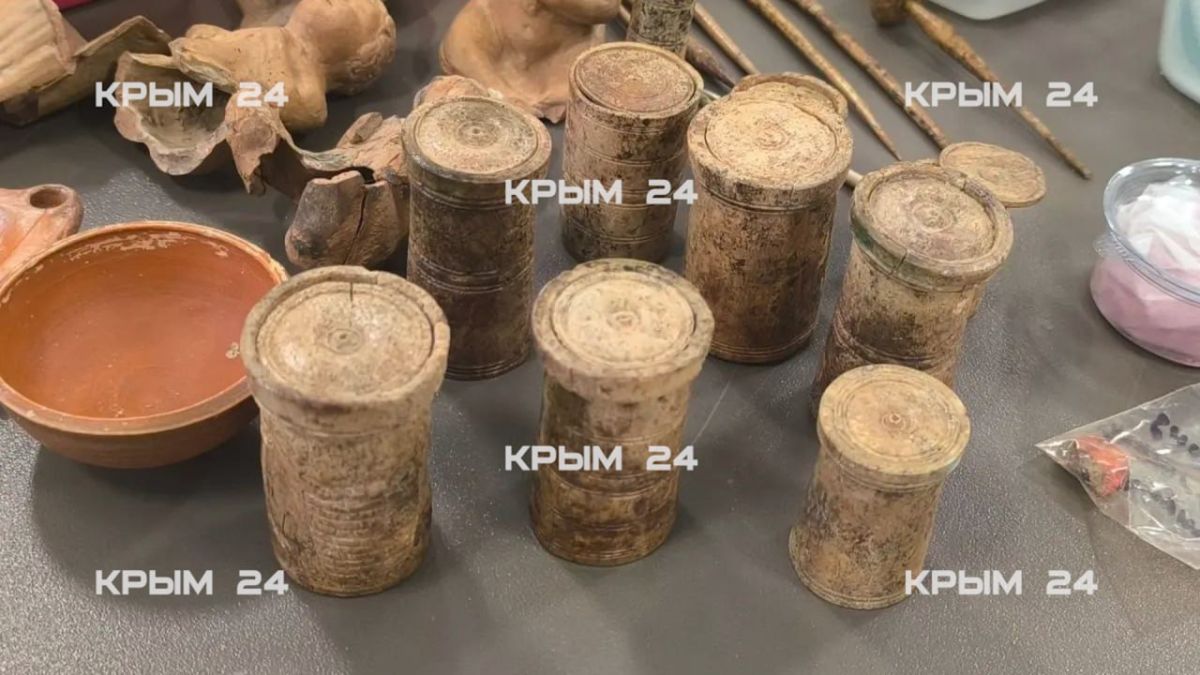 В Крыму впервые показали находки с раскопок у реки Героон в Новом Херсонесе В Крыму впервые показали находки с раскопок у реки Героон в Новом Херсонесе