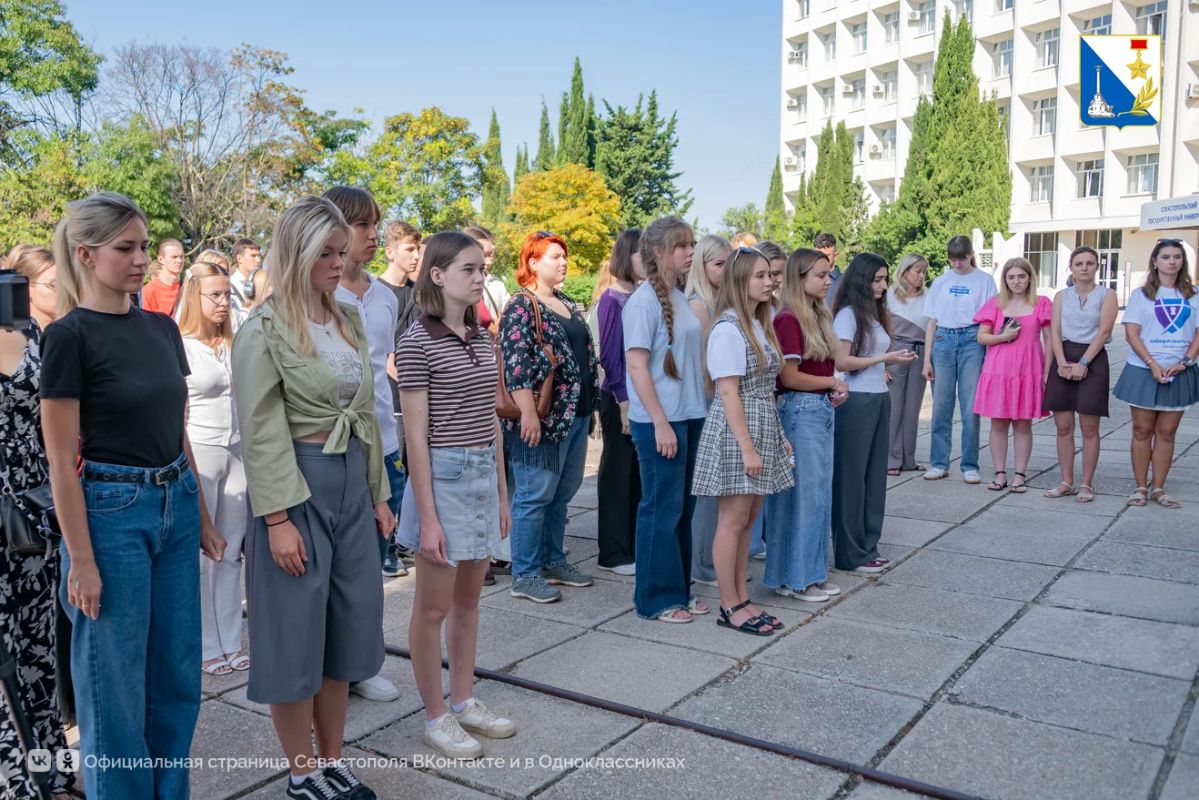 В СевГУ прошла акция «Две аллеи Ангелов» в память о жертвах терроризма В СевГУ прошла акция «Две аллеи Ангелов» в память о жертвах терроризма