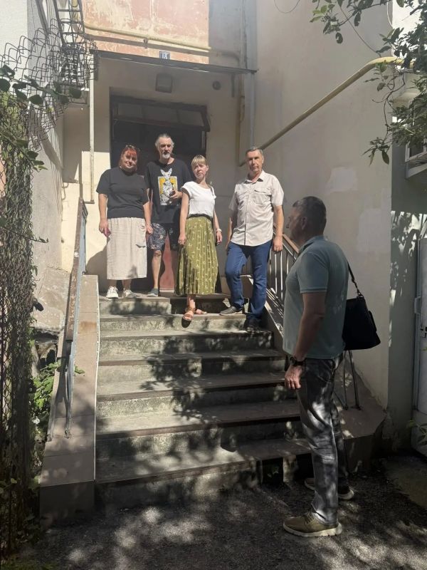 Начальник Инспекции по жилищному надзору Республики Крым Елена Кухоль совместно с первым заместителем начальника Дмитрием Разумовским продолжают рабочие выезда, с целью оценки готовности многоквартирных домов к отопительному... Начальник Инспекции по жилищному надзору Республики Крым Елена Кухоль совместно с первым заместителем начальника Дмитрием Разумовским продолжают рабочие выезда, с целью оценки готовности многоквартирных домов к отопительному...
