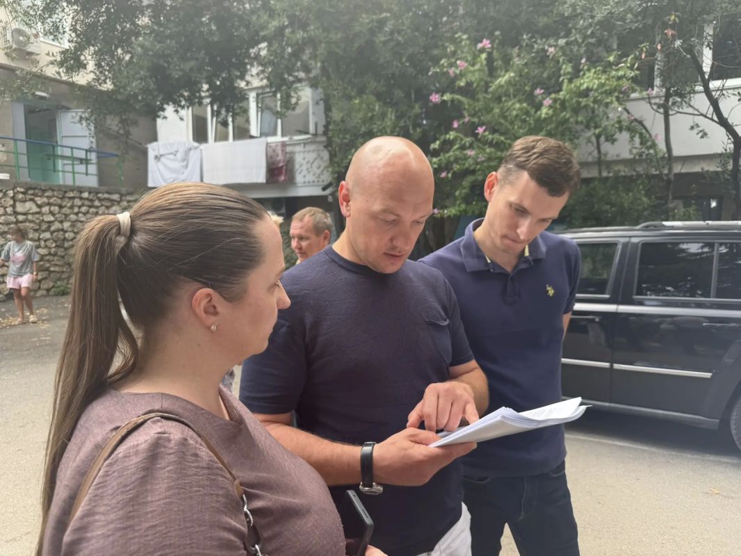 Константин Шимановский: По поручению Главы Республики Крым продолжаем поквартирные обходы ялтинцев Константин Шимановский: По поручению Главы Республики Крым продолжаем поквартирные обходы ялтинцев