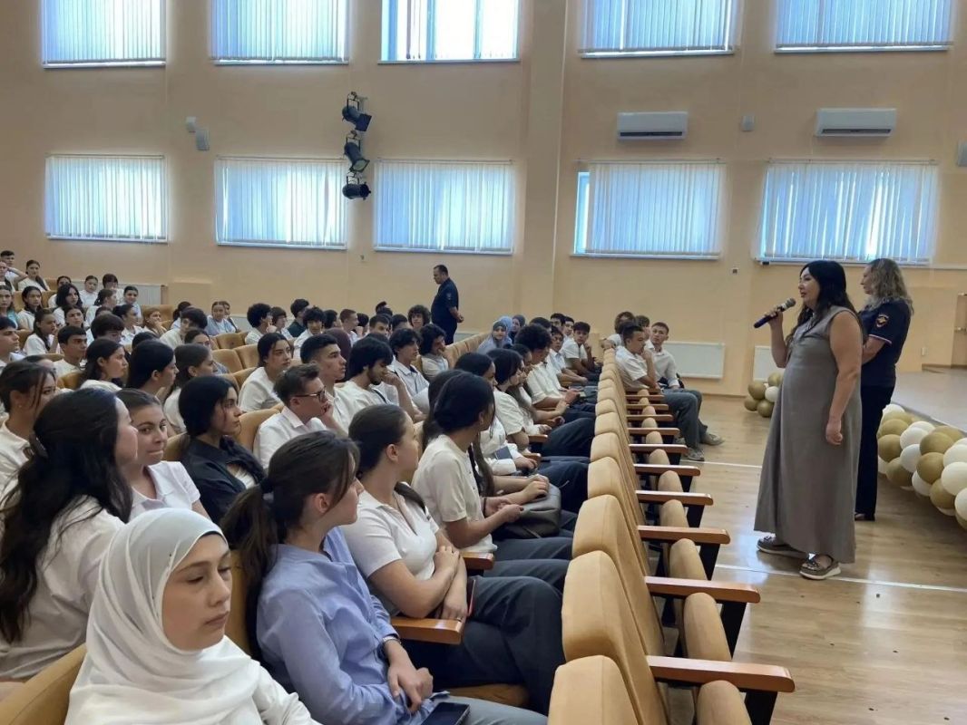 В школах Симферополя говорили о безопасности и солидарности В школах Симферополя говорили о безопасности и солидарности