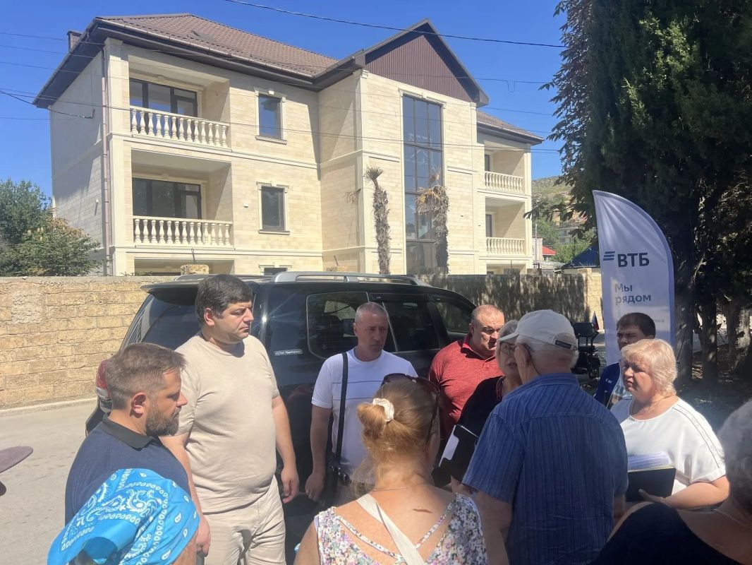 Анушаван Агаджанян: В рамках рабочей поездки в Алуштинский муниципальный округ посетил села Малореченское и Рыбачье, где ознакомился с текущей ситуацией на территории и встретился с местными жителями Анушаван Агаджанян: В рамках рабочей поездки в Алуштинский муниципальный округ посетил села Малореченское и Рыбачье, где ознакомился с текущей ситуацией на территории и встретился с местными жителями