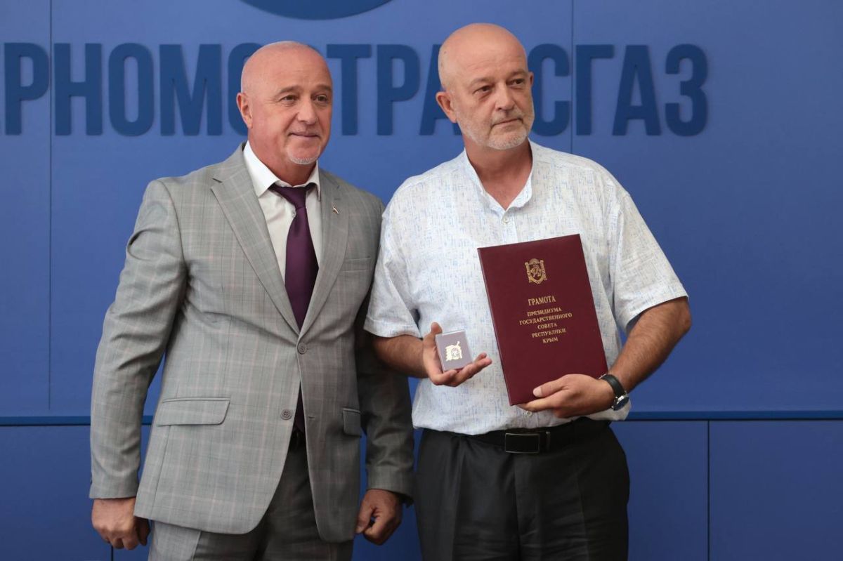 Валерий Коваленко поздравил работников нефтегазовой отрасли с профессиональным праздником Валерий Коваленко поздравил работников нефтегазовой отрасли с профессиональным праздником