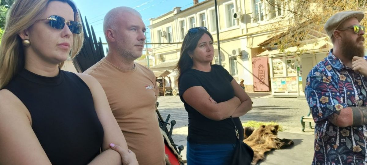 Эммилия Леонова: Совместно с представителем администрации Просоедовым Иваном Ивановичем, директором МАУ «Малый Иерусалим» Булдынским Дмитрием Анатольевичем, начальником управления потребительского рынка и торговли... Эммилия Леонова: Совместно с представителем администрации Просоедовым Иваном Ивановичем, директором МАУ «Малый Иерусалим» Булдынским Дмитрием Анатольевичем, начальником управления потребительского рынка и торговли...
