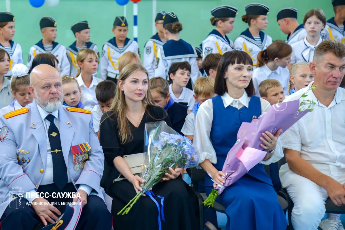 В поселке Новоозерное состоялось мероприятие, посвященное присвоению местной школе имени Героя Российской Федерации Константина Юрьевича Сомова В поселке Новоозерное состоялось мероприятие, посвященное присвоению местной школе имени Героя Российской Федерации Константина Юрьевича Сомова