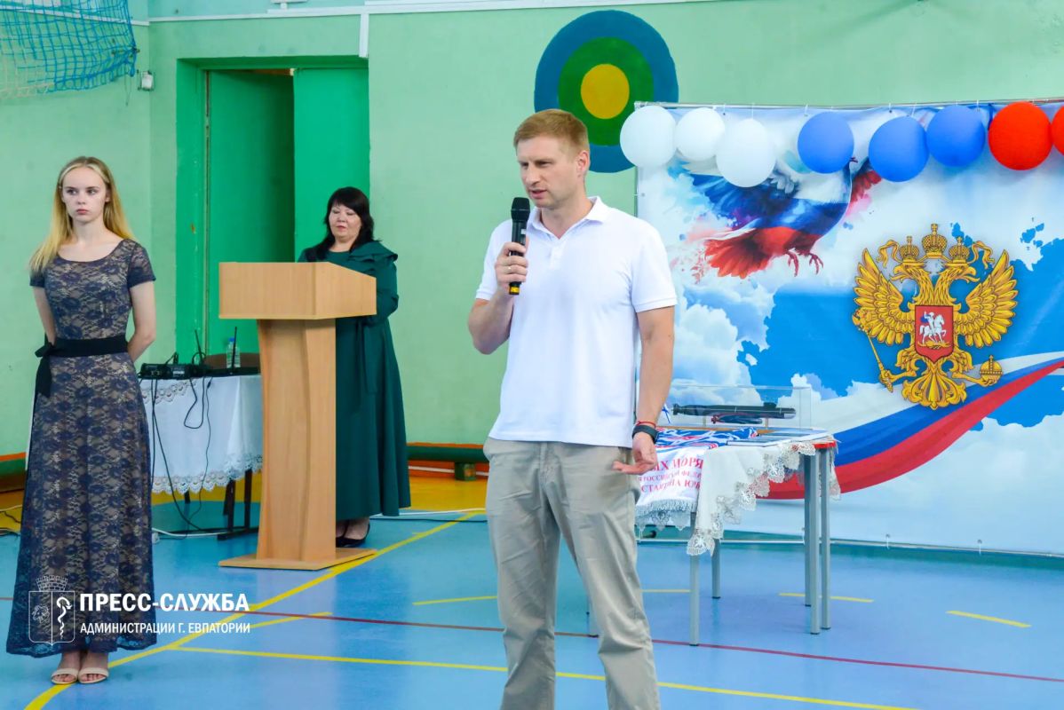 В поселке Новоозерное состоялось мероприятие, посвященное присвоению местной школе имени Героя Российской Федерации Константина Юрьевича Сомова В поселке Новоозерное состоялось мероприятие, посвященное присвоению местной школе имени Героя Российской Федерации Константина Юрьевича Сомова