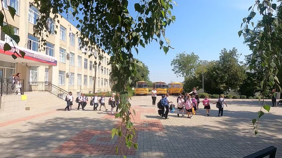 Владимир Константинов: Кировский район — образцовый регион с крепкой, энергичной управленческой командой, которая эффективно справляется с вызовами в период действия режима ЧС, при этом продолжая реализацию социально...