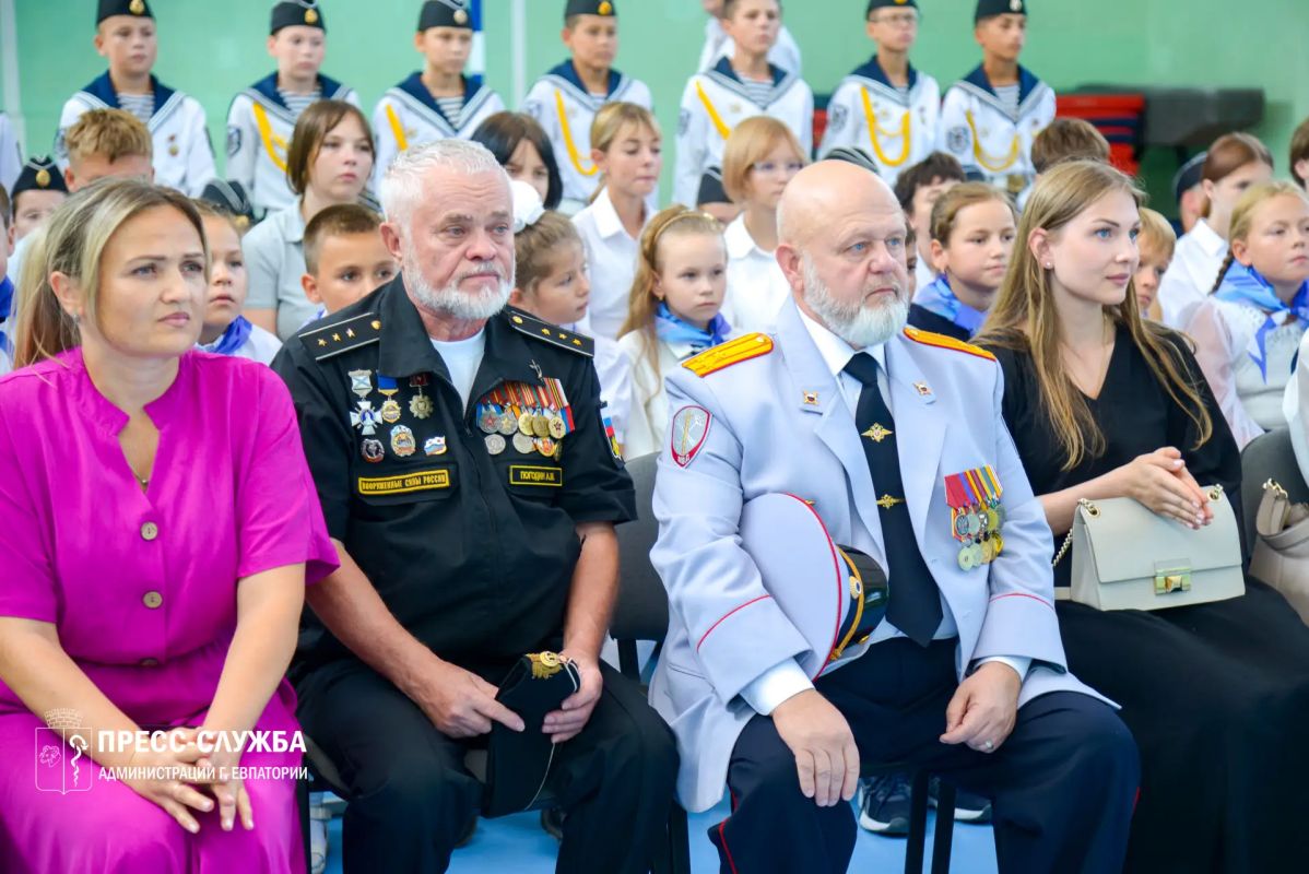 В поселке Новоозерное состоялось мероприятие, посвященное присвоению местной школе имени Героя Российской Федерации Константина Юрьевича Сомова В поселке Новоозерное состоялось мероприятие, посвященное присвоению местной школе имени Героя Российской Федерации Константина Юрьевича Сомова