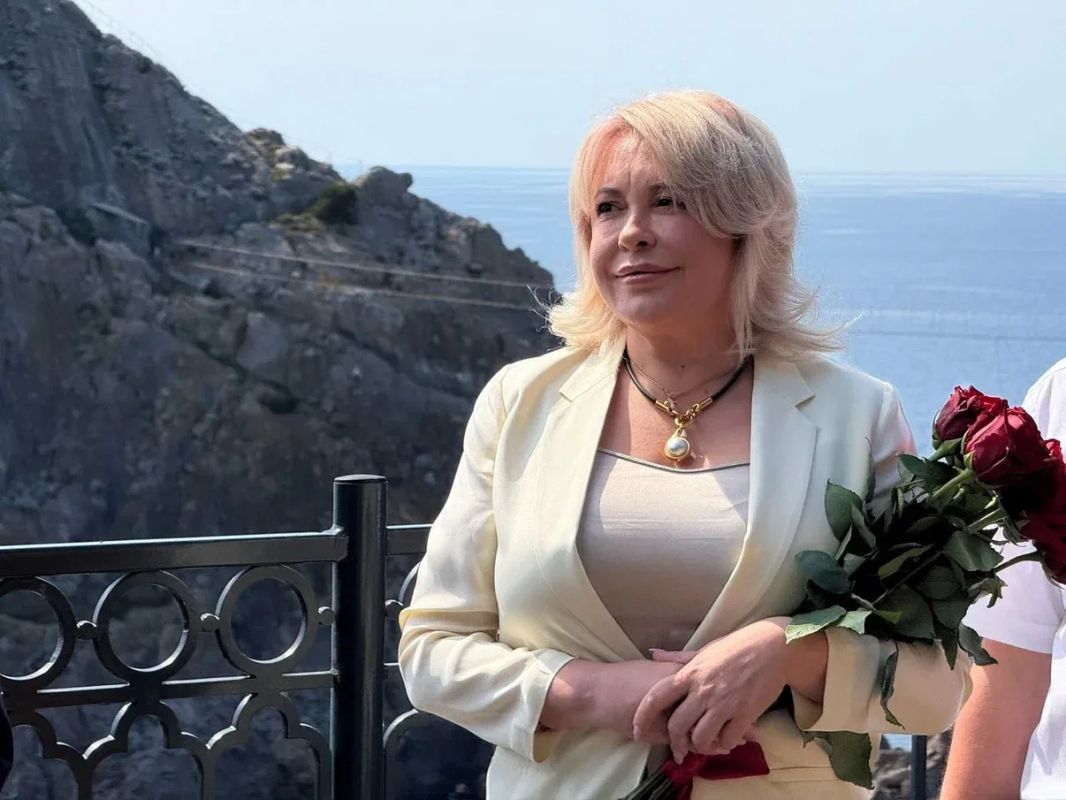 Янина Павленко: Сегодня в Симеизе открыли памятник русскому промышленнику Ивану Акимовичу Мальцову – человеку, чье имя золотыми буквами вписано в историю поселка Янина Павленко: Сегодня в Симеизе открыли памятник русскому промышленнику Ивану Акимовичу Мальцову – человеку, чье имя золотыми буквами вписано в историю поселка