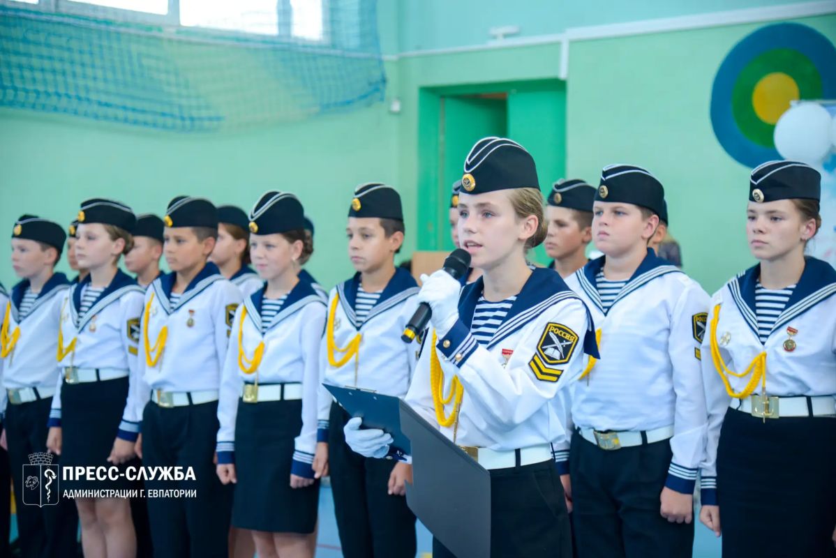 В поселке Новоозерное состоялось мероприятие, посвященное присвоению местной школе имени Героя Российской Федерации Константина Юрьевича Сомова В поселке Новоозерное состоялось мероприятие, посвященное присвоению местной школе имени Героя Российской Федерации Константина Юрьевича Сомова