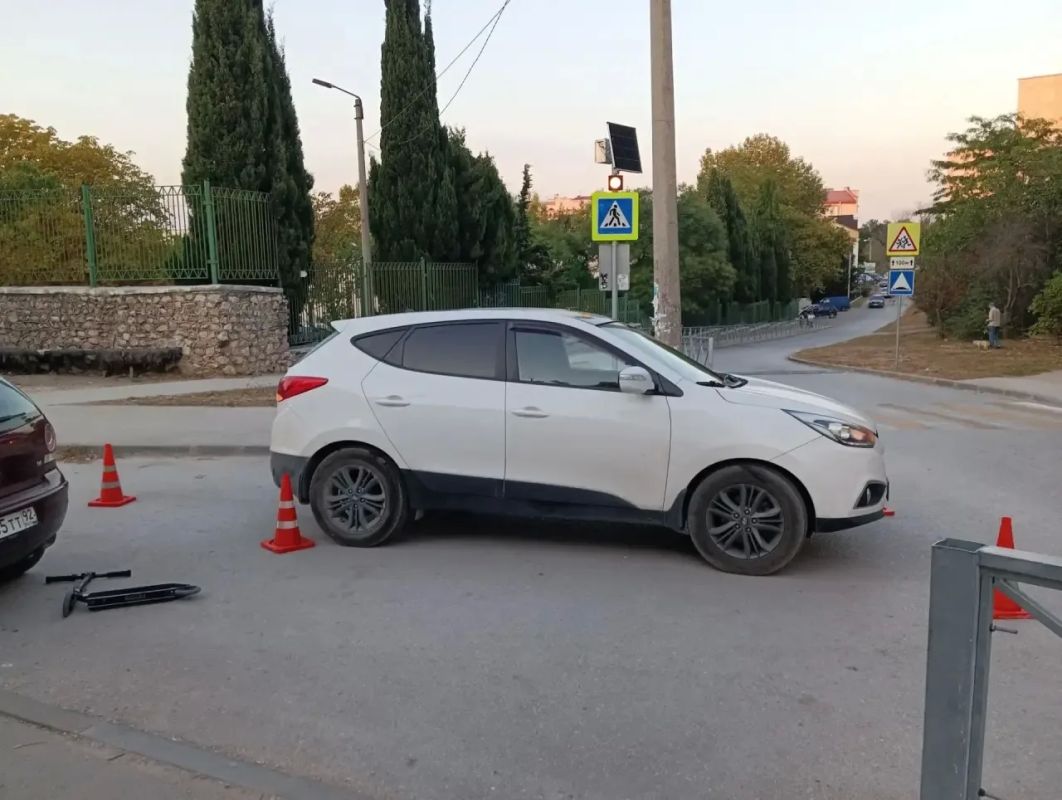 Госавтоинспекция Севастополя работает на месте ДТП, в котором пострадал несовершеннолетний самокатчик Госавтоинспекция Севастополя работает на месте ДТП, в котором пострадал несовершеннолетний самокатчик