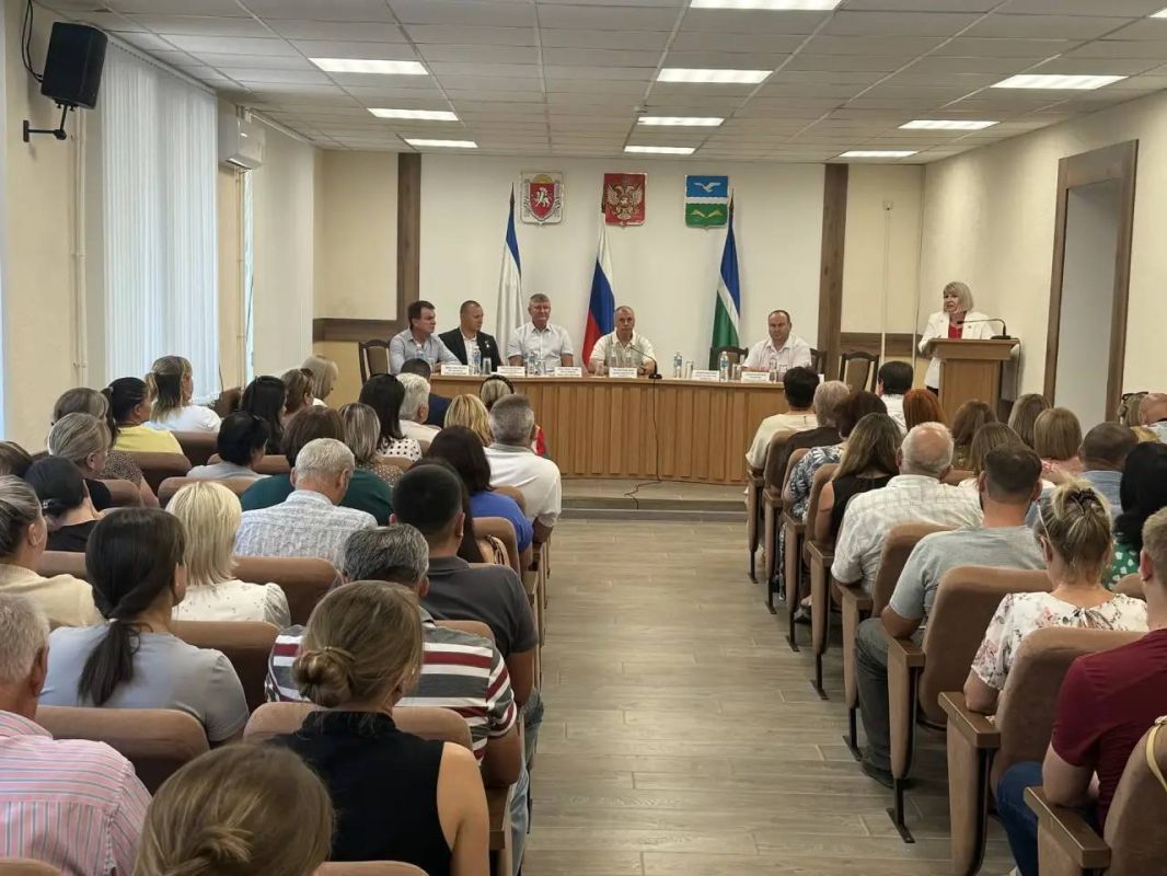 Михаил Шеремет: В рамках избирательной кампании, совместно с Председателем Государственного Совета Республики Крым Владимиром Константиновым, а также коллегами провели серию выездов по муниципальным образованиям полуострова Михаил Шеремет: В рамках избирательной кампании, совместно с Председателем Государственного Совета Республики Крым Владимиром Константиновым, а также коллегами провели серию выездов по муниципальным образованиям полуострова