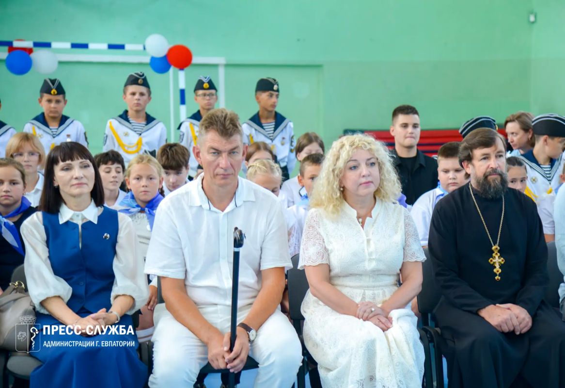 В поселке Новоозерное состоялось мероприятие, посвященное присвоению местной школе имени Героя Российской Федерации Константина Юрьевича Сомова В поселке Новоозерное состоялось мероприятие, посвященное присвоению местной школе имени Героя Российской Федерации Константина Юрьевича Сомова