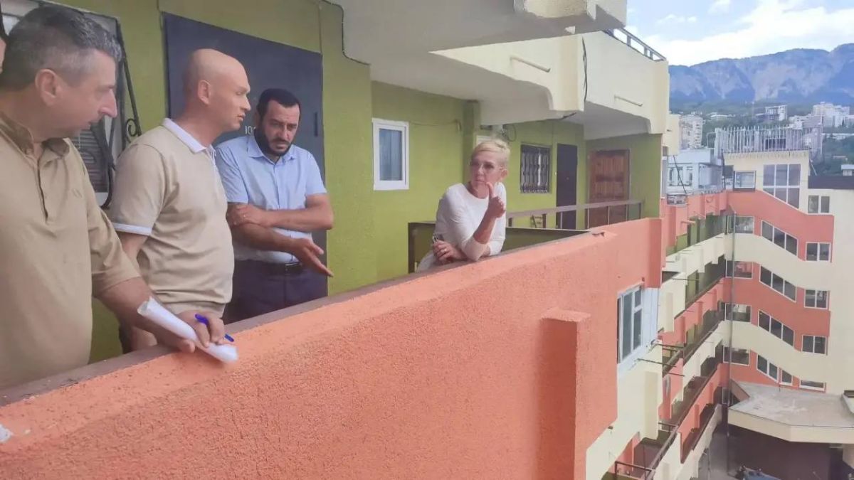 Выходные посвятила обходам многоквартирных домов и встречам с жителями Выходные посвятила обходам многоквартирных домов и встречам с жителями
