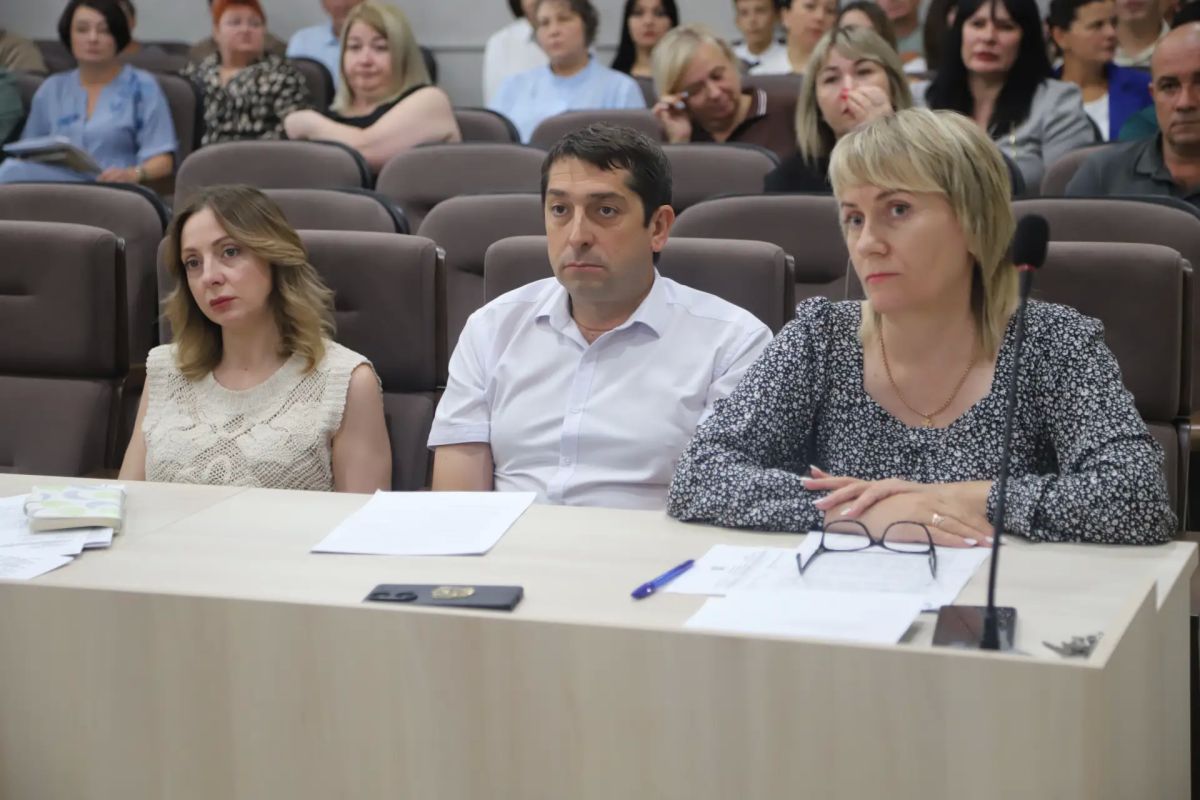 Состоялось еженедельное аппаратное совещание, в ходе которого участники обсудили работу экстренных служб, подготовку к отопительному сезону и реализацию федеральных требований в сфере недвижимости Состоялось еженедельное аппаратное совещание, в ходе которого участники обсудили работу экстренных служб, подготовку к отопительному сезону и реализацию федеральных требований в сфере недвижимости