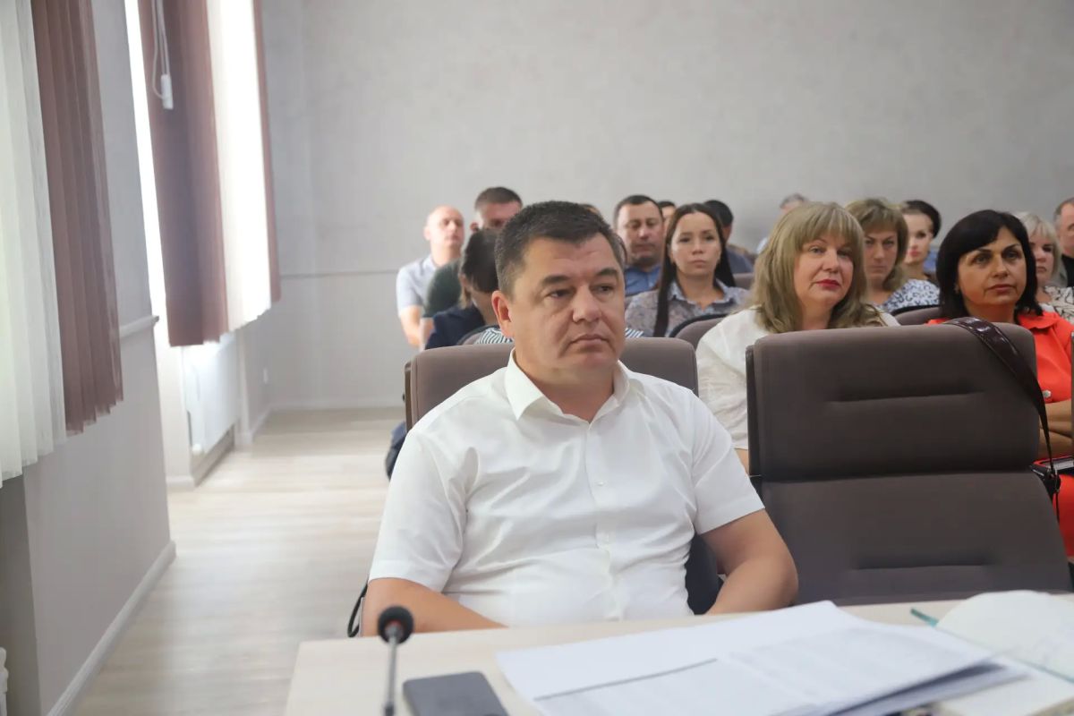 Состоялось еженедельное аппаратное совещание, в ходе которого участники обсудили работу экстренных служб, подготовку к отопительному сезону и реализацию федеральных требований в сфере недвижимости Состоялось еженедельное аппаратное совещание, в ходе которого участники обсудили работу экстренных служб, подготовку к отопительному сезону и реализацию федеральных требований в сфере недвижимости