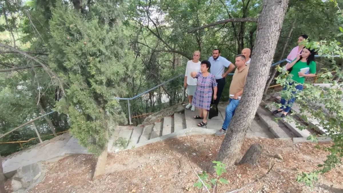 Выходные посвятила обходам многоквартирных домов и встречам с жителями Выходные посвятила обходам многоквартирных домов и встречам с жителями