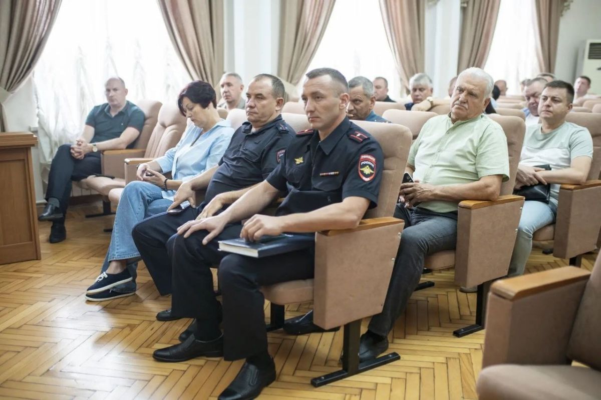 В Симферополе прошло оперативно-хозяйственное совещание В Симферополе прошло оперативно-хозяйственное совещание