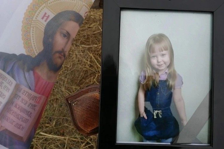 Поскользнулась и ударилась головой: умерла мать 5-летней Даши Пилипенко, убитой в Крыму Поскользнулась и ударилась головой: умерла мать 5-летней Даши Пилипенко, убитой в Крыму
