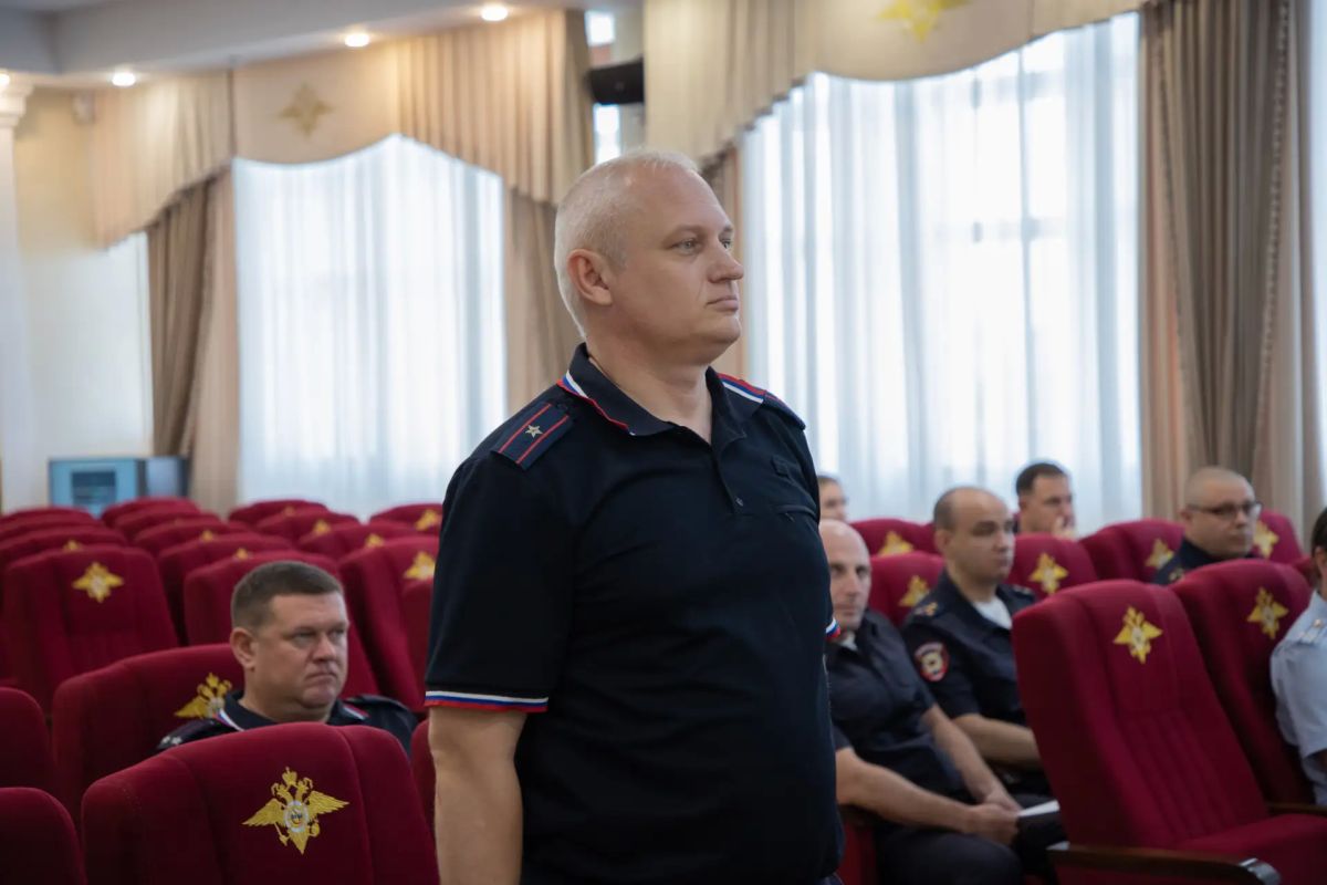 Начальник УМВД России по г.Севастополю генерал-майор полиции Сергей Сигунов поздравил сотрудников Центра по противодействию экстремизму с профессиональным праздником Начальник УМВД России по г.Севастополю генерал-майор полиции Сергей Сигунов поздравил сотрудников Центра по противодействию экстремизму с профессиональным праздником