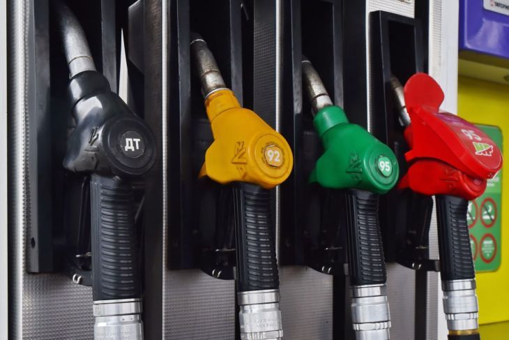 Завтра в продаже появится бензин АИ-92 по цене до 100 рублей