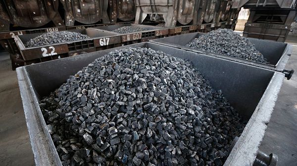 В Крыму перед отопительным сезоном начали продавать уголь жителям сел