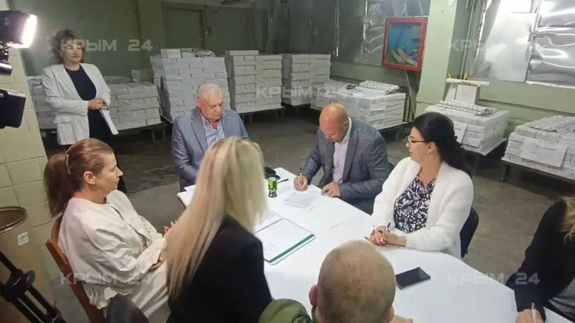 В Крыму передали бюллетени для голосования на выборах в Госдуму и Госсовет РК