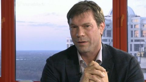 Олег Царёв: Крым. Подошел автобус к заправке