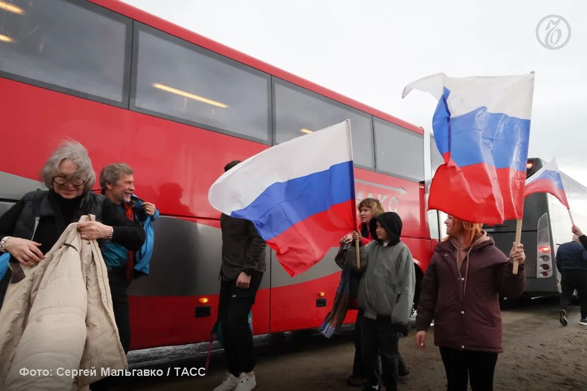 Кадры возвращения 69 россиян с судна «Профессор Молчанов» Кадры возвращения 69 россиян с судна «Профессор Молчанов»