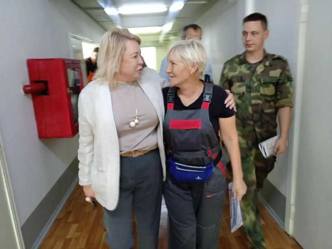 Янина Павленко: Второй день работы в Керчи – продолжила обход многоквартирных домов и общественных пространств, провела встречи с большими замечательными коллективами Янина Павленко: Второй день работы в Керчи – продолжила обход многоквартирных домов и общественных пространств, провела встречи с большими замечательными коллективами