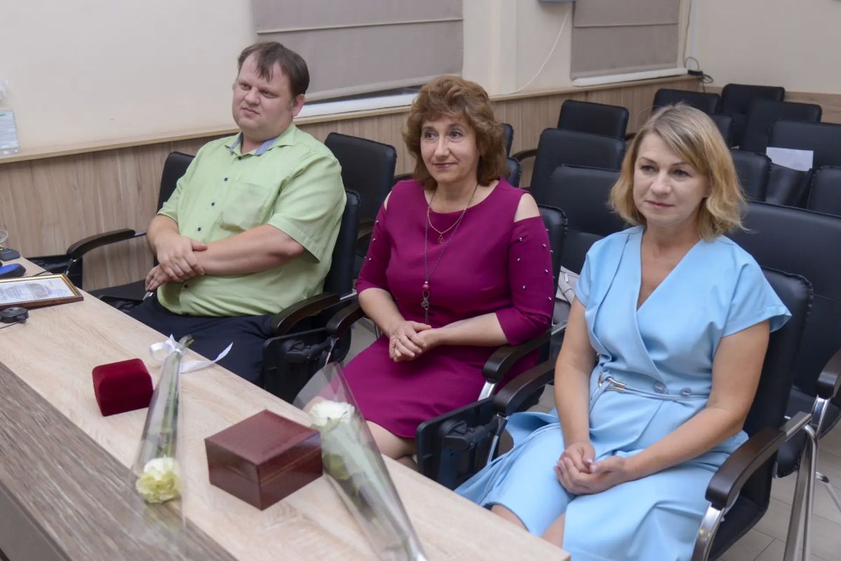 Виталий Оганесян: Вместе с главой муниципального образования Галиной Герасимовой поздравили с профессиональным праздником, вручили грамоты и правительственные награды сотрудникам финансовой сферы Виталий Оганесян: Вместе с главой муниципального образования Галиной Герасимовой поздравили с профессиональным праздником, вручили грамоты и правительственные награды сотрудникам финансовой сферы