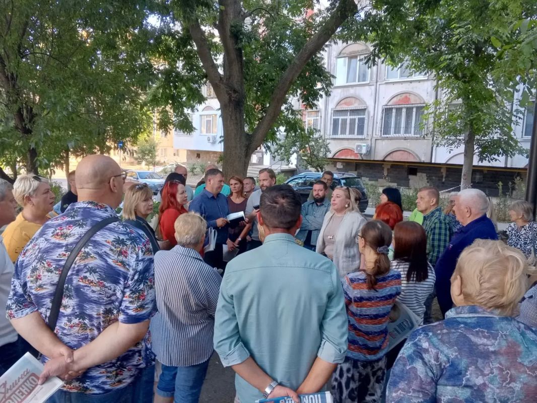 Янина Павленко: Второй день работы в Керчи – продолжила обход многоквартирных домов и общественных пространств, провела встречи с большими замечательными коллективами Янина Павленко: Второй день работы в Керчи – продолжила обход многоквартирных домов и общественных пространств, провела встречи с большими замечательными коллективами