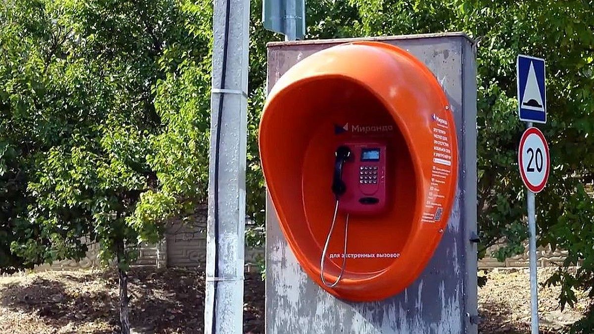 На улицах Крыма установили почти 70 стационарных телефонных аппаратов