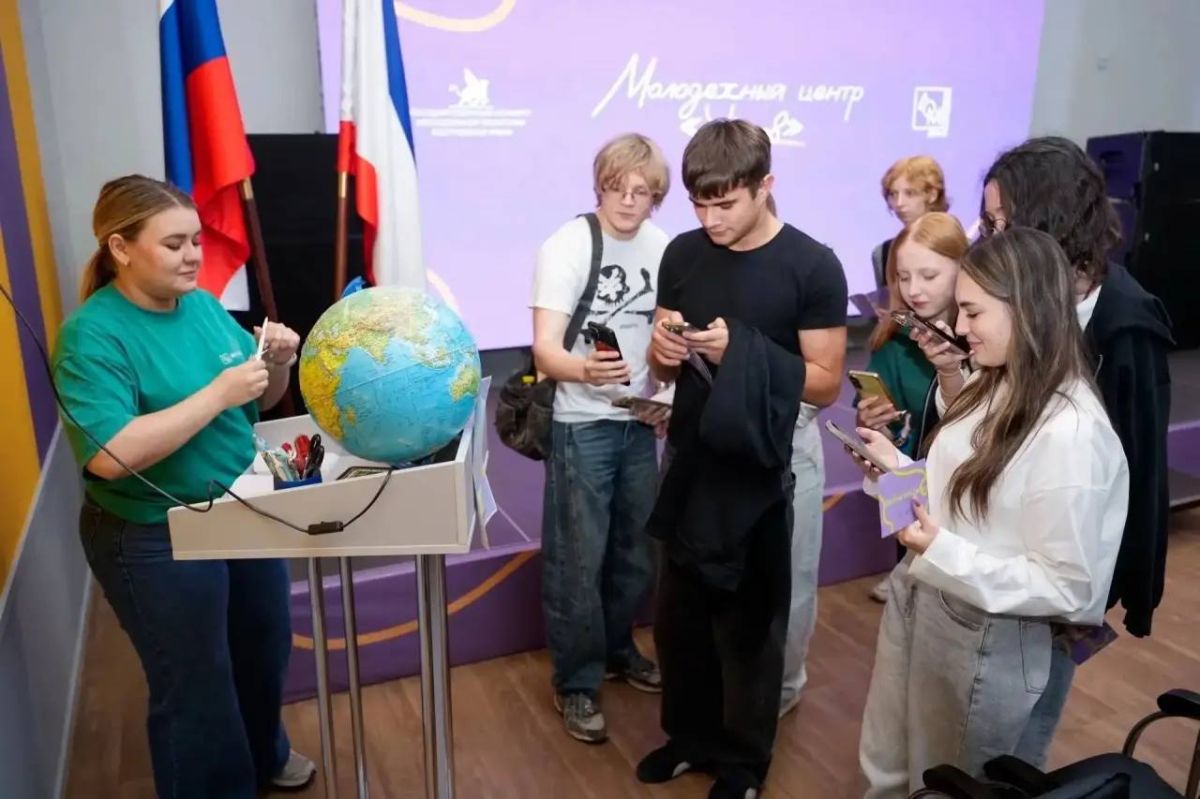 В Молодёжном центре «Чехов» состоялось открытие мероприятия «Единое студенчество» — площадки, объединившей активных и инициативных студентов Крыма В Молодёжном центре «Чехов» состоялось открытие мероприятия «Единое студенчество» — площадки, объединившей активных и инициативных студентов Крыма