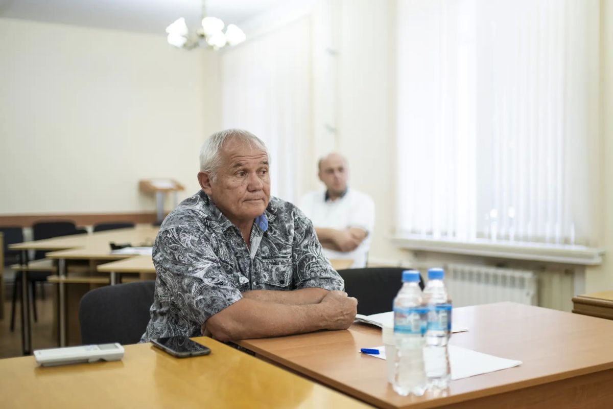 Глава администрации Симферополя Михаил Афанасьев провёл личный приём граждан, в ходе которого к нему обратились восемь симферопольцев Глава администрации Симферополя Михаил Афанасьев провёл личный приём граждан, в ходе которого к нему обратились восемь симферопольцев