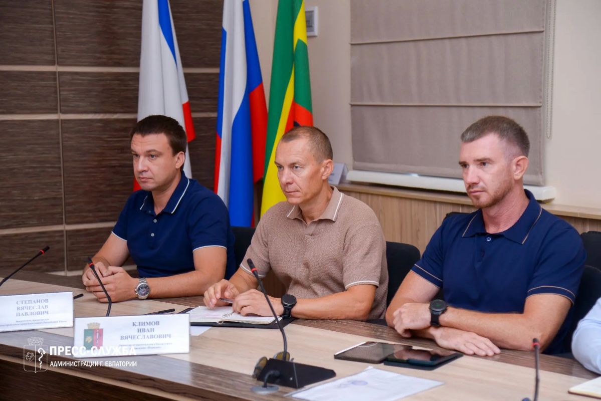 Под руководством первого заместителя главы администрации Евпатории Антона Новикова прошло еженедельное совещание с городскими коммунальными службами и ресурсоснабжающими организациями Под руководством первого заместителя главы администрации Евпатории Антона Новикова прошло еженедельное совещание с городскими коммунальными службами и ресурсоснабжающими организациями